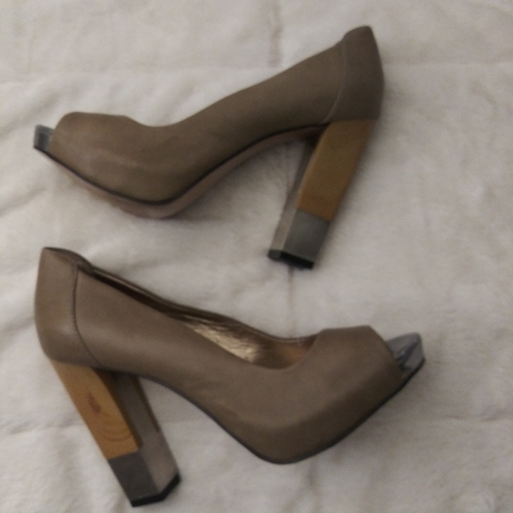 BCBGeneration HEELS. - Picture 8 of 8